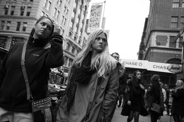 Occhiata alla vetrina, Broadway, SoHo - Fotografia di Strada