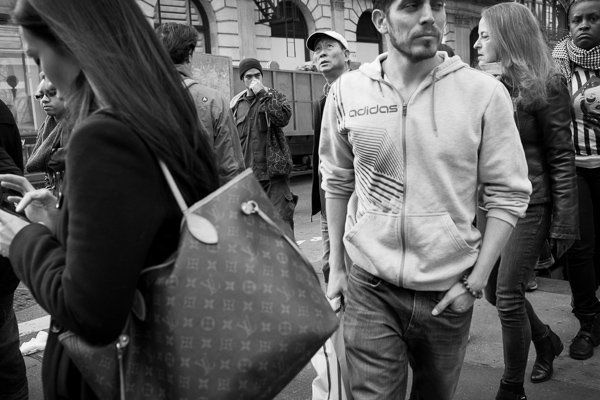 Gruppo variegato, Prince e Broadway, SoHo - Fotografia di Strada